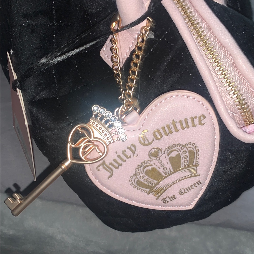 🆕- JUICY TALE BOWLERS BAG IN LIQUORICE WITH BEAUTIFUL
 BIG PINK BOW 🎀 - Picture 14 of 14